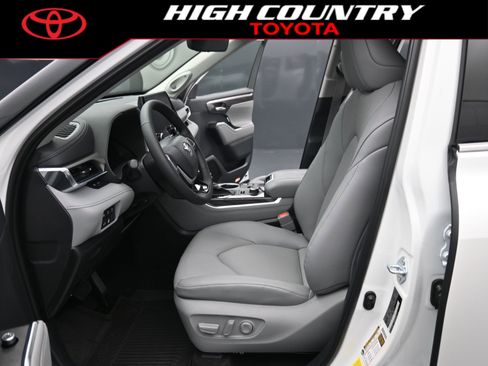 New 2026 Toyota Highlander Limited AWD/4WD image 12