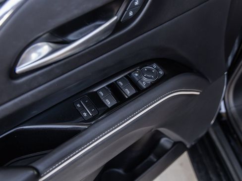 Used 2024 Cadillac Escalade Luxury RWD image 18
