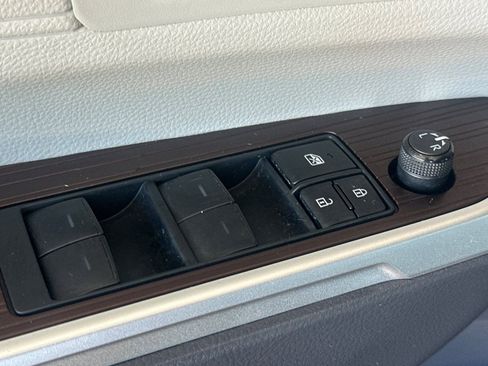 Used 2023 Toyota Sienna XLE FWD image 13