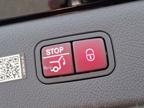 Certified 2023 Mercedes-Benz EQS 580 4MATIC image 30