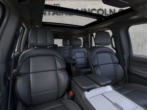 New 2026 Lincoln Navigator Reserve w/ Jet Appearance Package AWD/4WD image 10