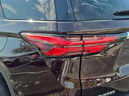 Used 2022 Chevrolet Traverse LT FWD image 10