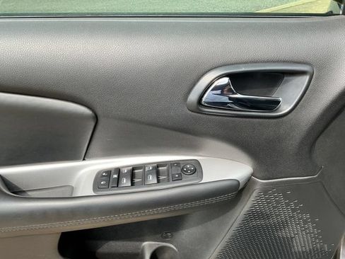 Used 2020 Dodge Journey SE FWD image 15