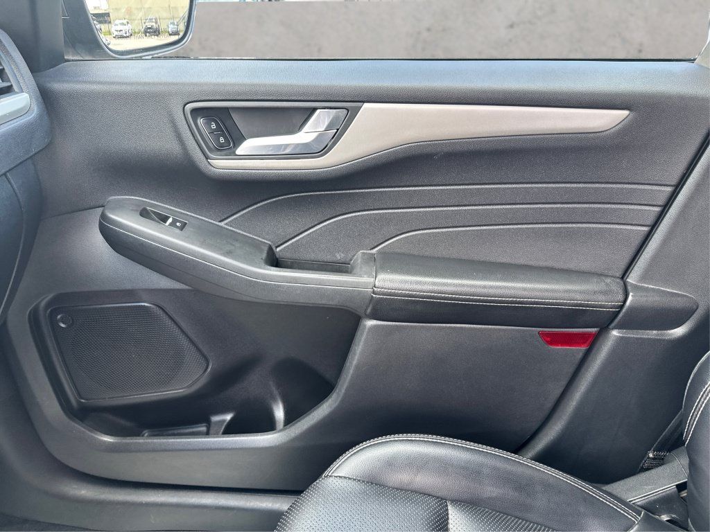 Used 2021 Ford Escape SEL w/ Technology Package AWD/4WD image 30