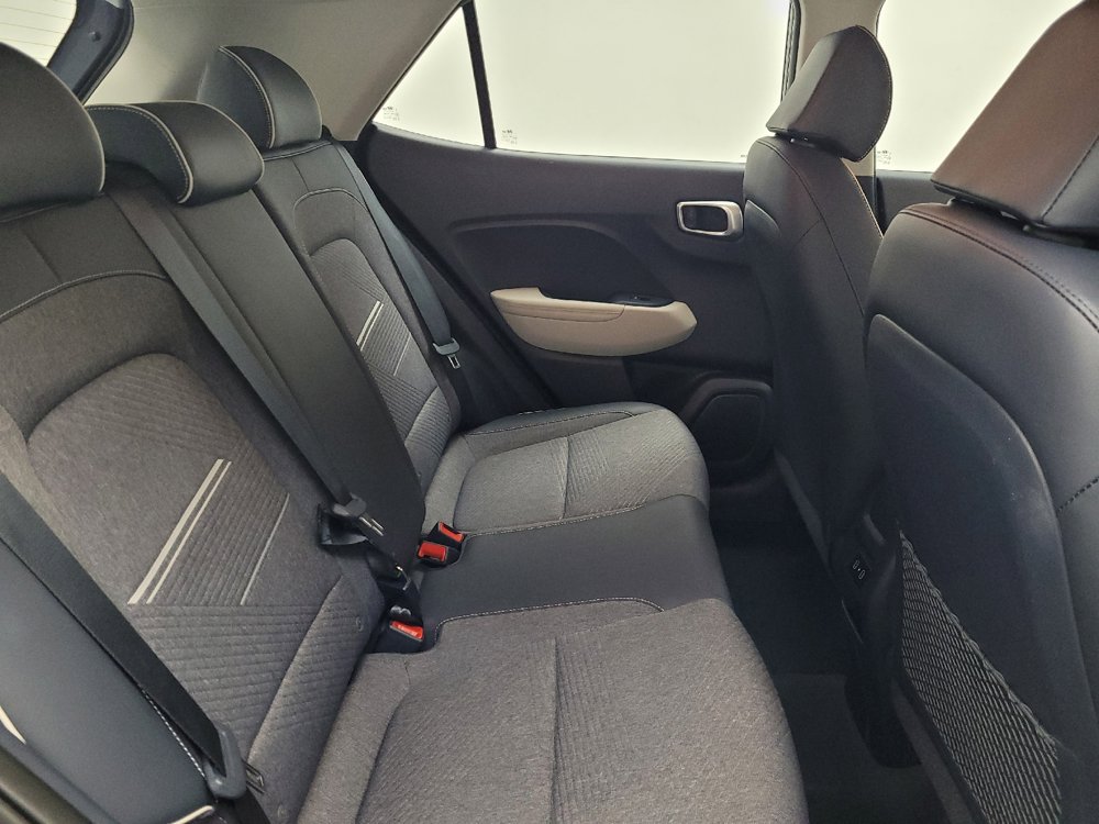 Used 2025 Hyundai Venue Limited FWD image 19