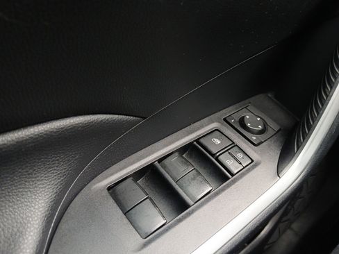 Used 2019 Toyota RAV4 LE image 19