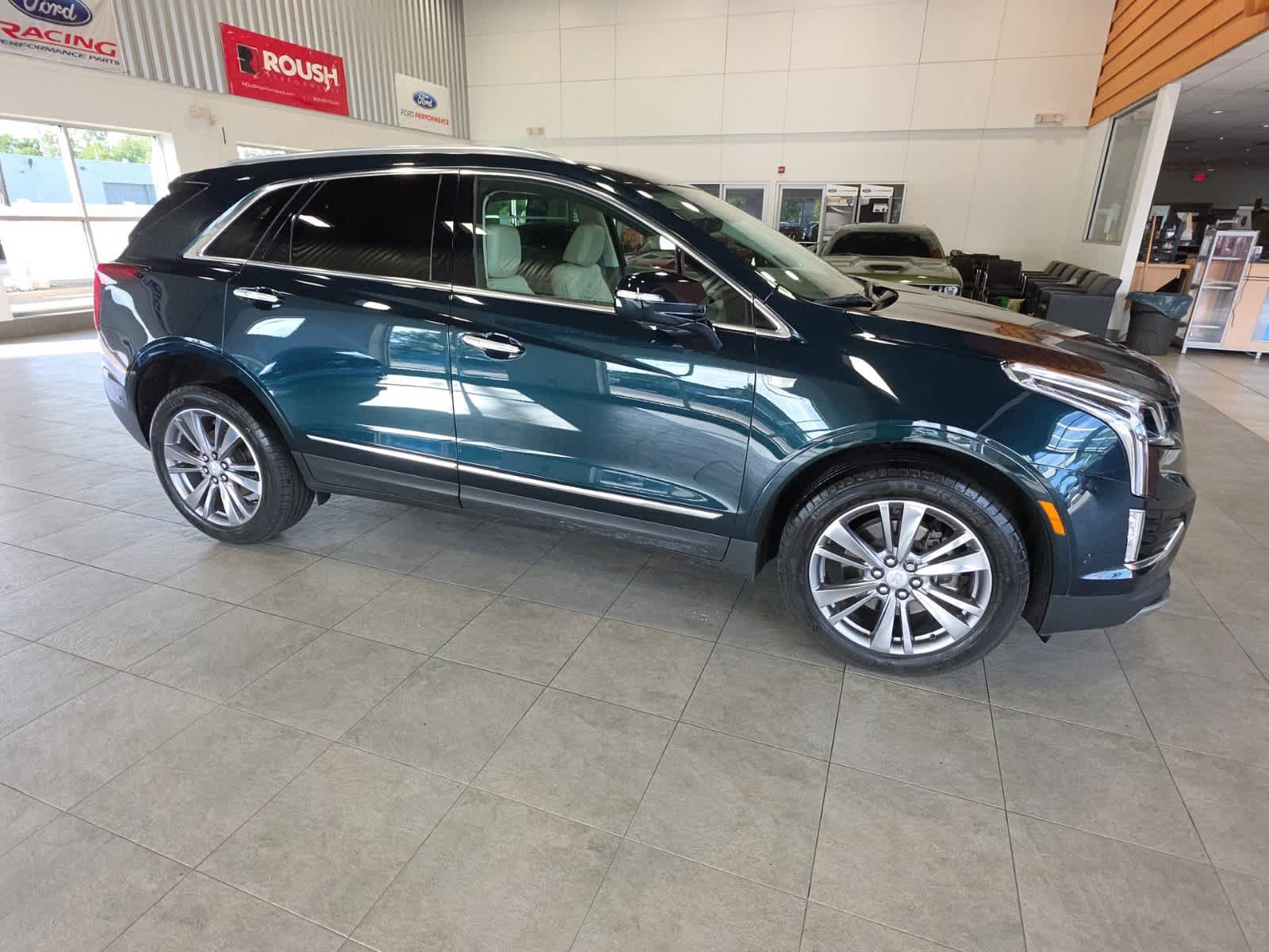 Used 2025 Cadillac XT5 Premium Luxury w/ Technology Package AWD/4WD image 4