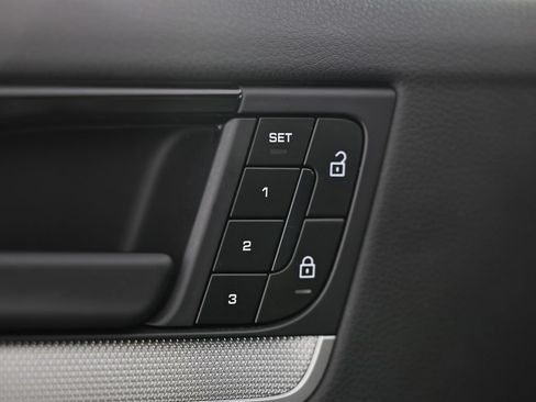 Used 2024 Porsche Cayenne AWD/4WD image 19