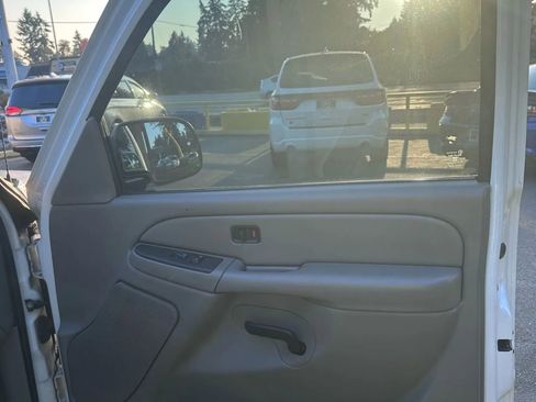 Used 2004 Chevrolet Tahoe LS image 27