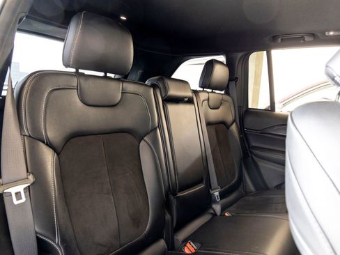 Used 2023 Jeep Grand Cherokee Altitude image 24