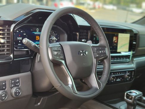Used 2025 Chevrolet Silverado 1500 ZR2 image 19