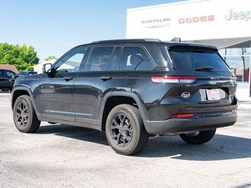 Certified 2025 Jeep Grand Cherokee Altitude AWD/4WD image 3