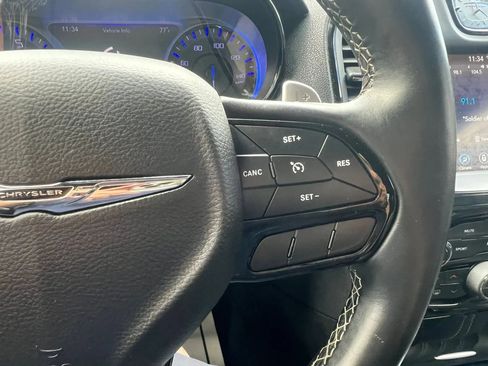 Used 2018 Chrysler 300 S w/ 300S Premium Group RWD image 20