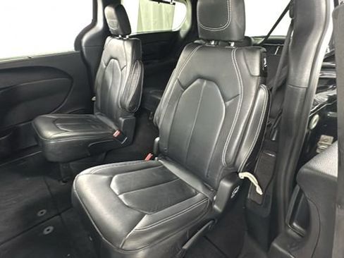 Used 2021 Chrysler Pacifica Touring-L w/ Uconnect Theater Family Group image 12