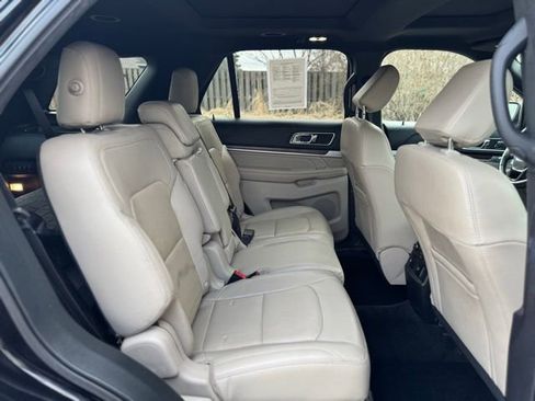 Used 2018 Ford Explorer Limited image 19