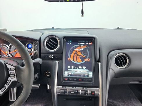 Used 2010 Nissan GT-R Premium image 32