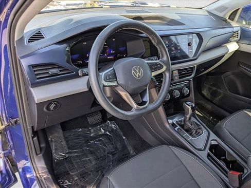 Used 2023 Volkswagen Taos SE w/ Panoramic Sunroof Package image 10