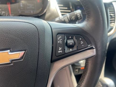 Used 2022 Chevrolet Trax LT w/ LT Convenience Package FWD image 15