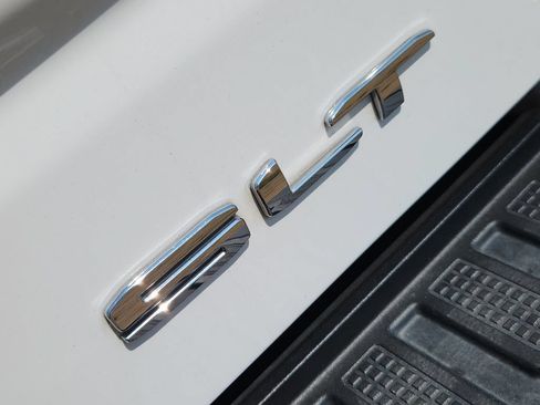 Used 2023 GMC Sierra 1500 SLT AWD/4WD image 23