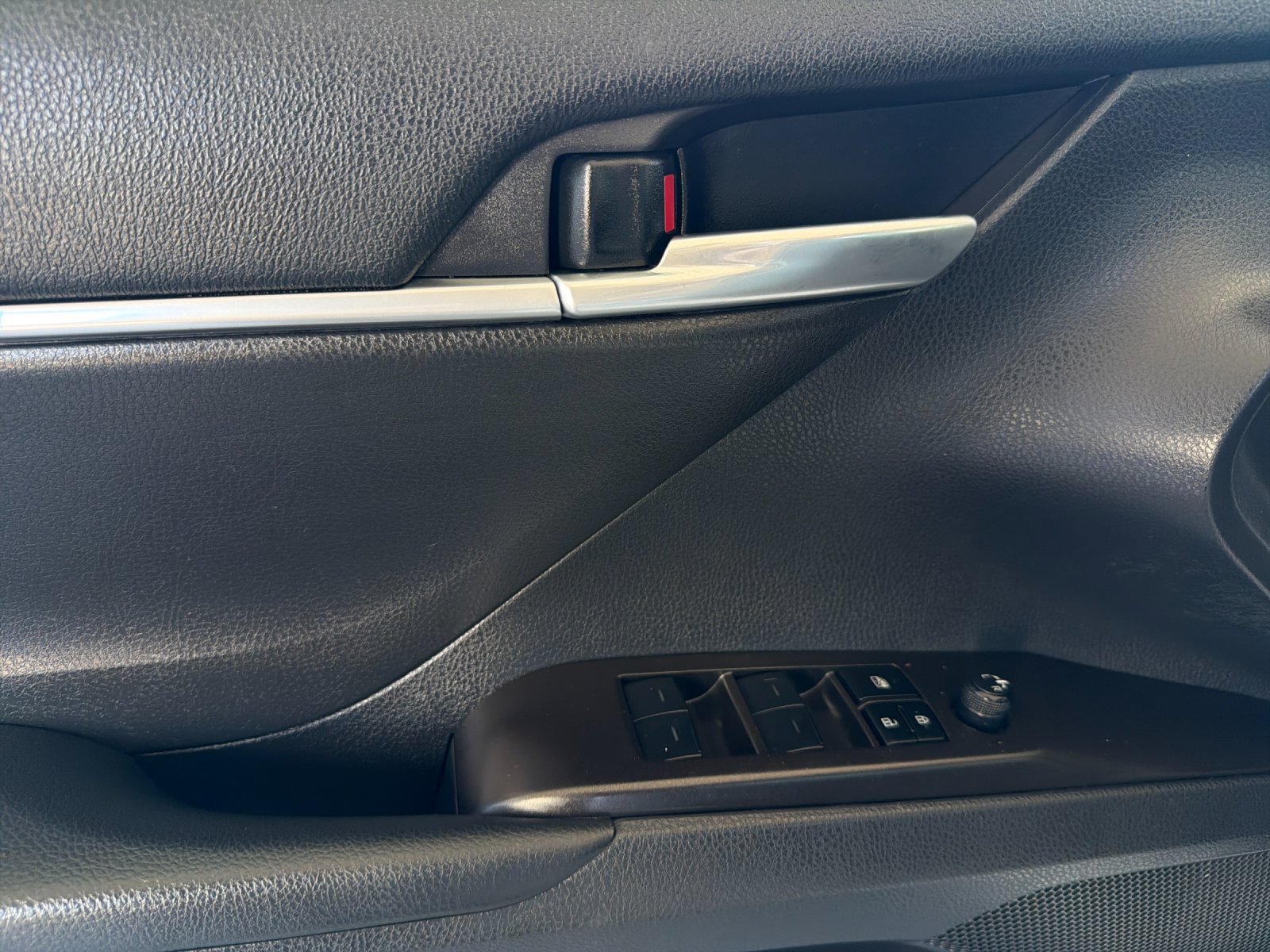 Used 2024 Toyota Camry SE FWD image 10