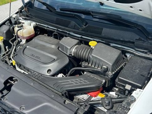 Used 2024 Chrysler Pacifica Touring-L FWD image 51