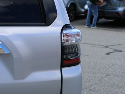 Used 2020 Toyota 4Runner Limited AWD/4WD image 7