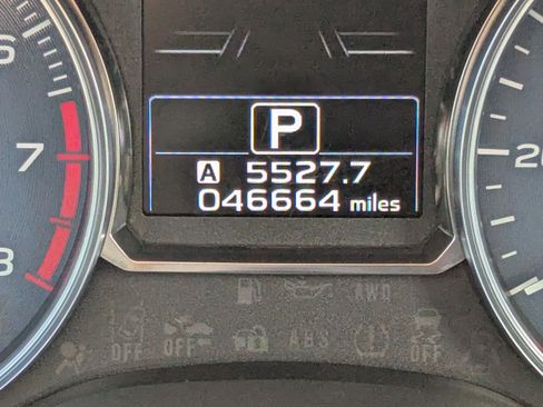 Used 2017 Subaru Crosstrek 2.0i Limited image 2