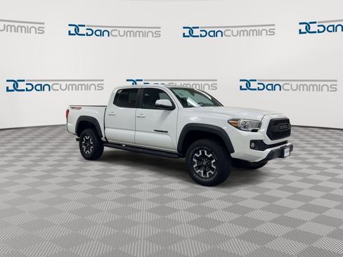 Used 2016 Toyota Tacoma TRD Off-Road w/ Exterior Package AWD/4WD image 2