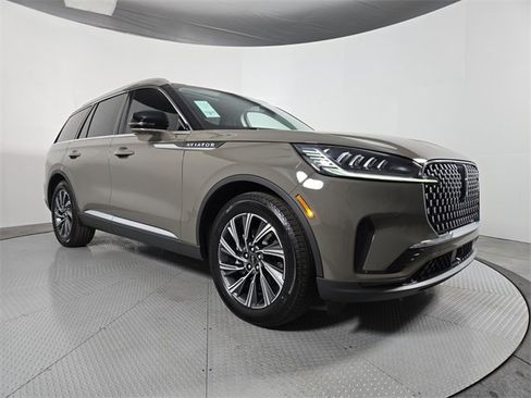 New 2026 Lincoln Aviator 2WD image 2