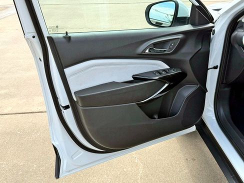 New 2026 Chevrolet Trax LT w/ LT Convenience Package FWD image 11