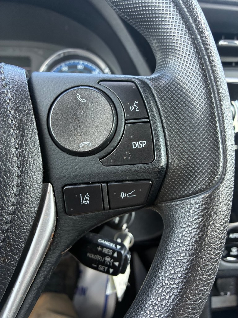 Used 2018 Toyota Corolla LE FWD image 17