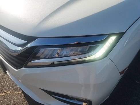 Used 2018 Honda Odyssey Elite image 6