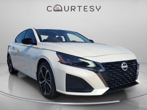 New 2025 Nissan Altima 2.5 SR image 5