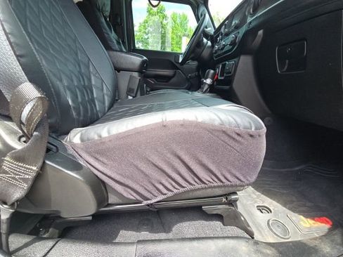 Used 2021 Jeep Gladiator Sport AWD/4WD image 13