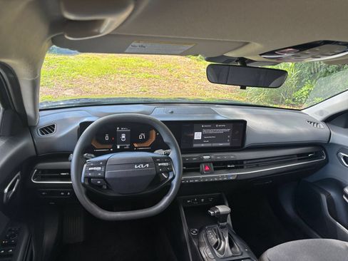 Used 2025 Kia K4 FWD image 32