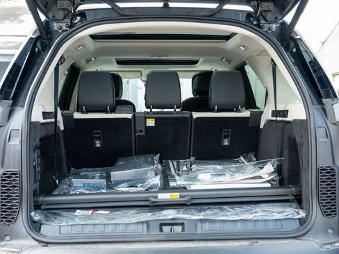 New 2025 Land Rover Discovery S image 26