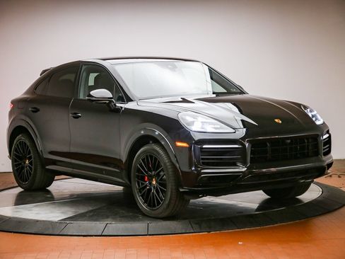 Certified 2023 Porsche Cayenne GTS AWD/4WD image 9