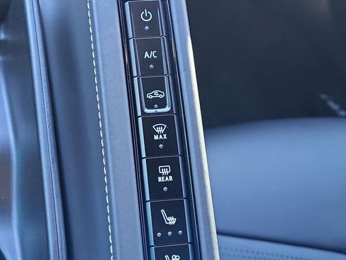 Used 2023 Chevrolet Corvette Stingray Premium Cpe w/ Z51 Performance Package image 29