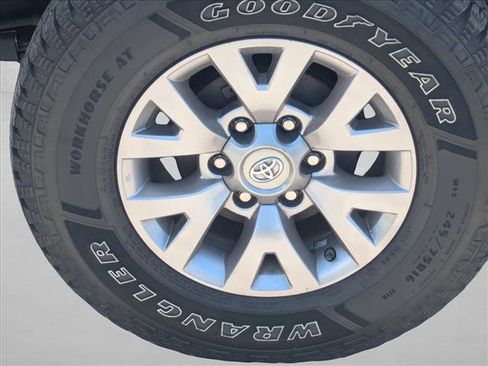Used 2019 Toyota Tacoma SR5 RWD image 15