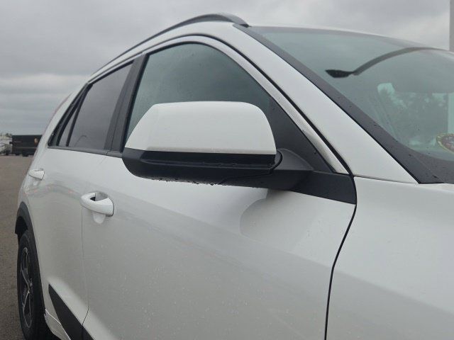 Used 2024 Kia Niro LX FWD image 5