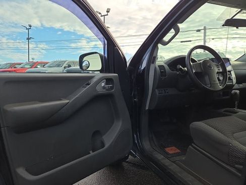 Used 2012 Nissan Frontier SV image 7