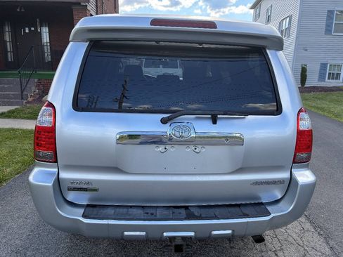 Used 2008 Toyota 4Runner SR5 AWD/4WD image 8