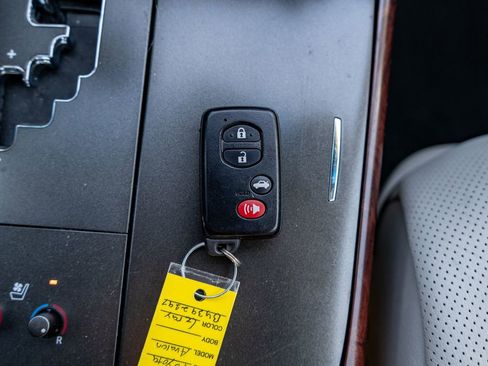 Used 2011 Toyota Avalon Limited image 33