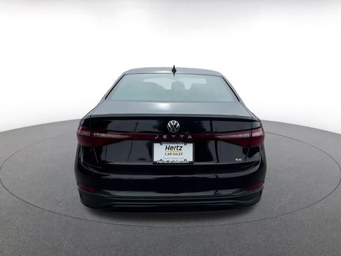 Used 2025 Volkswagen Jetta SE image 12
