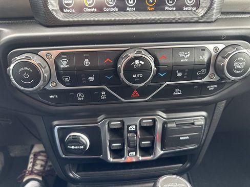 Used 2023 Jeep Gladiator Overland w/ Cold Weather Group image 16