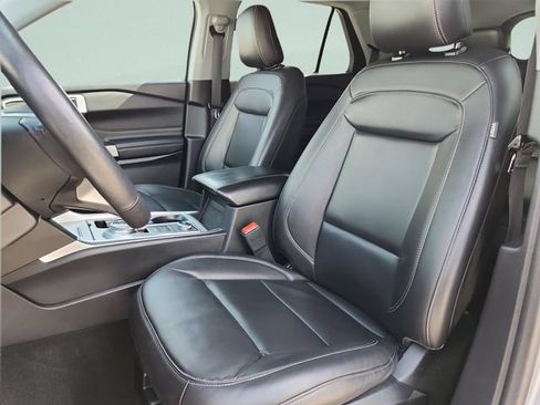 Used 2023 Ford Explorer XLT w/ Equipment Group 202A AWD/4WD image 25