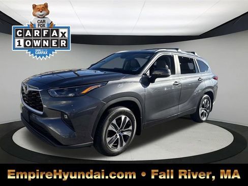 Used 2023 Toyota Highlander XLE image 1