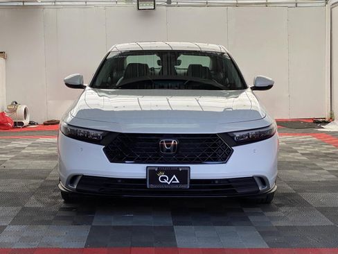 Used 2023 Honda Accord Touring image 2