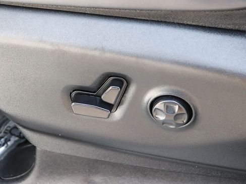 Used 2023 Chrysler Pacifica Touring-L FWD image 22