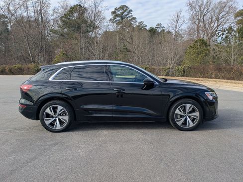 Used 2024 Audi Q8 e-tron Premium Plus w/ Premium Plus Package image 4